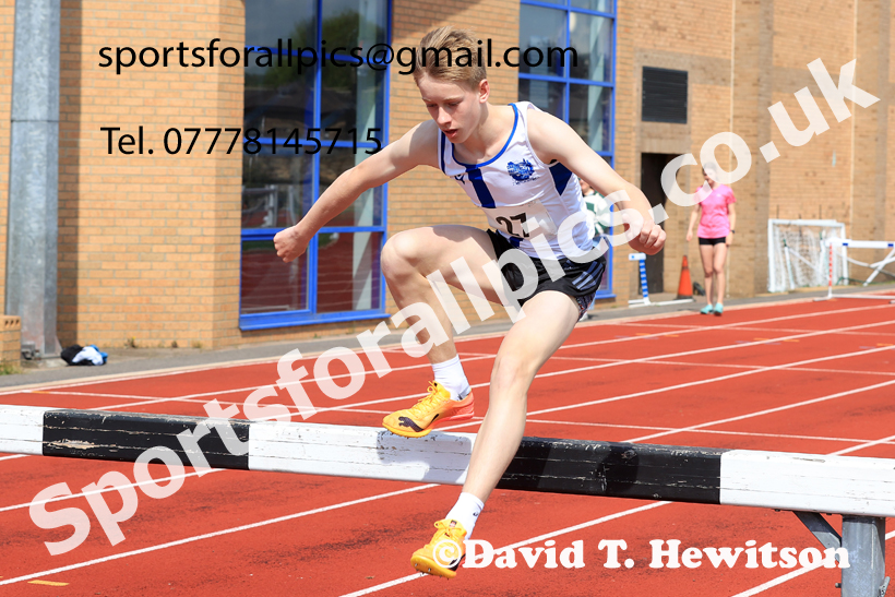 Steeplechase, 2026 Elswick Harriers Event, Wentworth, Hexham. Photo: David T. Hewitson/Sports for All Pics